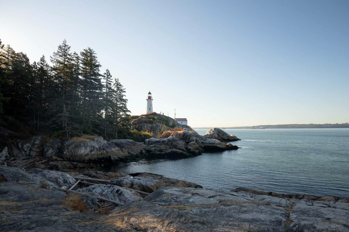 Beautiful and easy hikes in Vancouver - Lighthouse Park