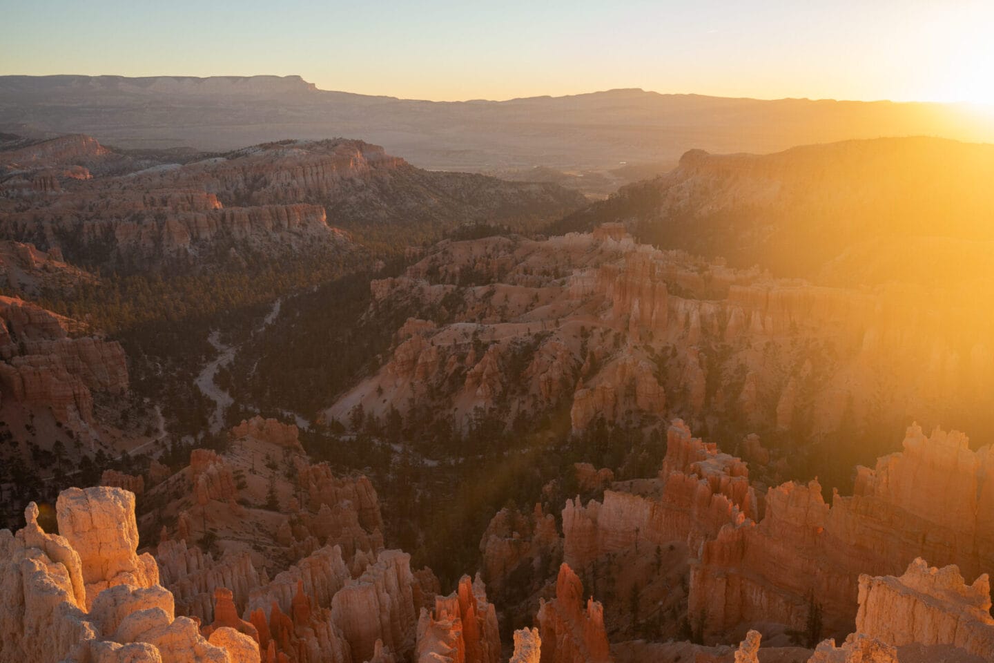 Sunrise at Inspiration Point in Bryce Canyon