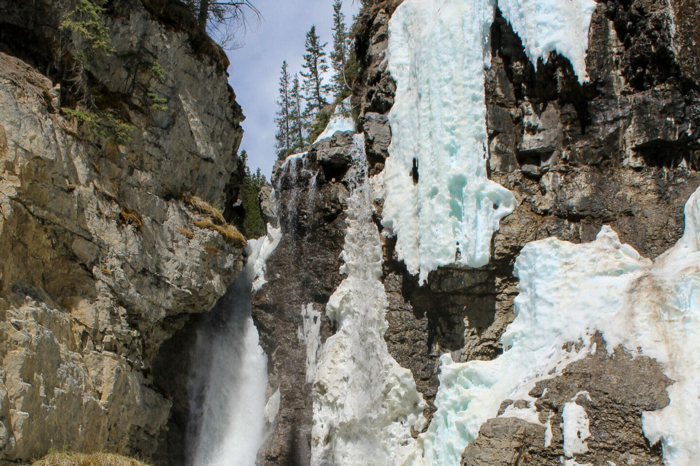 Banff winter activities - Johnston Canyon
