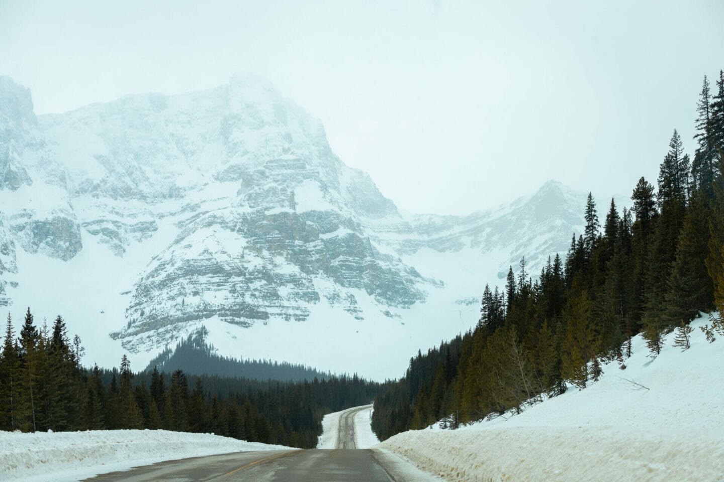 Banff winter activities - Icefields Parkway