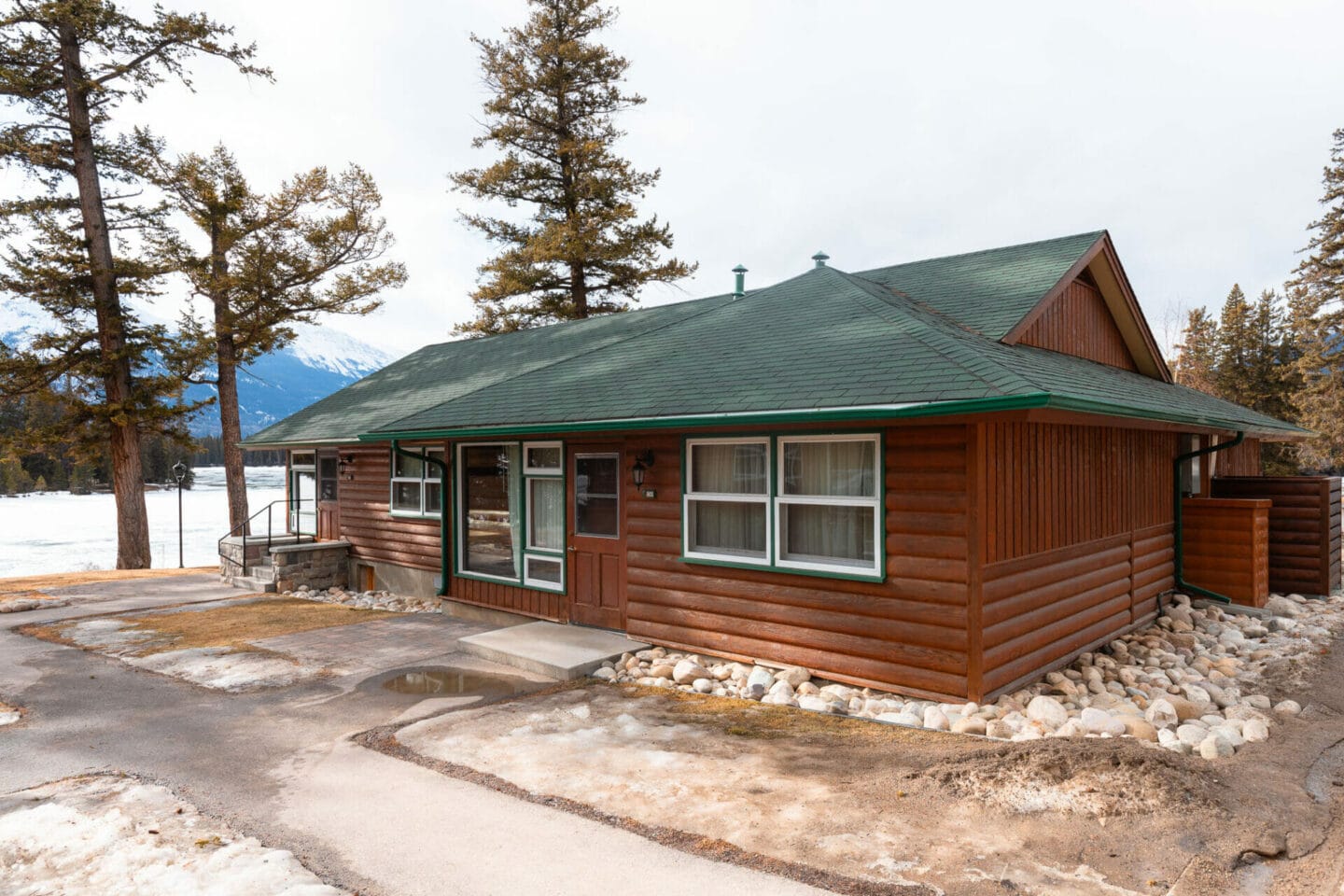 Where to stay in Jasper in winter