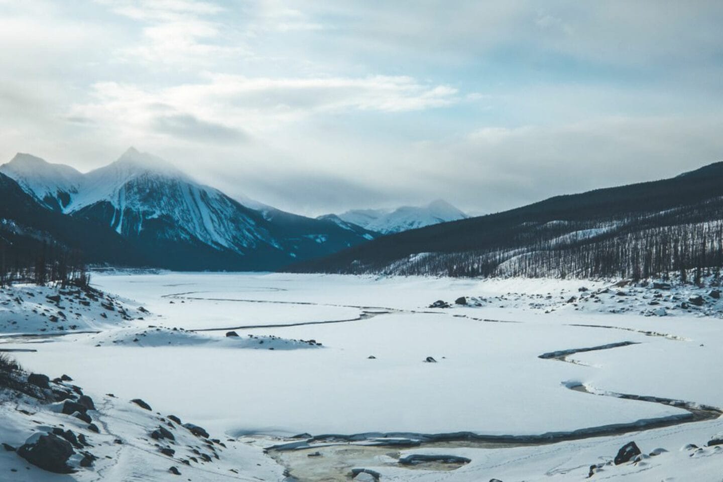 Medicine Lake - Best things to do in Jasper in winter